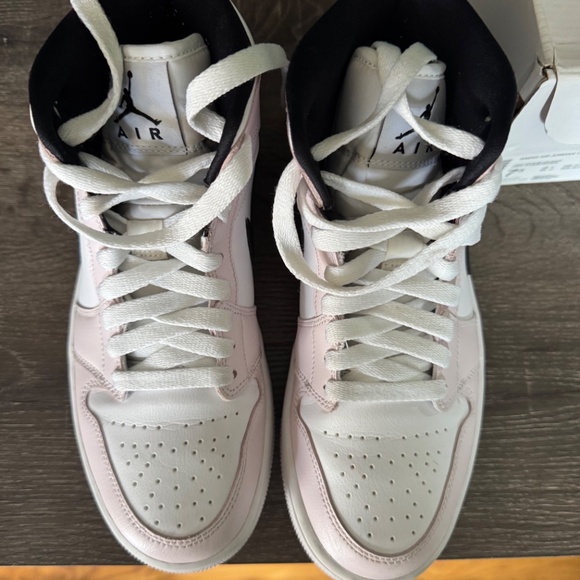 Jordan 1 Mid Barely Rose Womens 7.5 - Picture 3 of 7